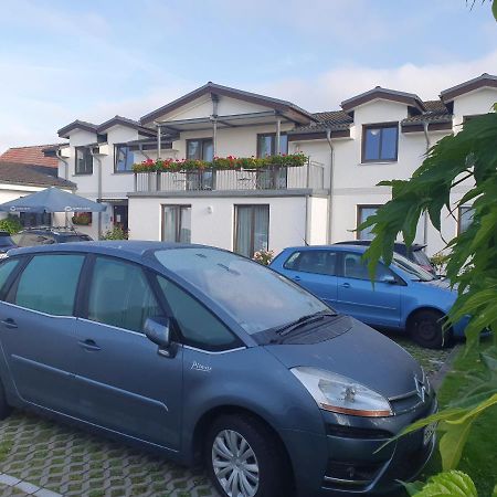 Hotel-Pension Pastow Garni Broderstorf エクステリア 写真