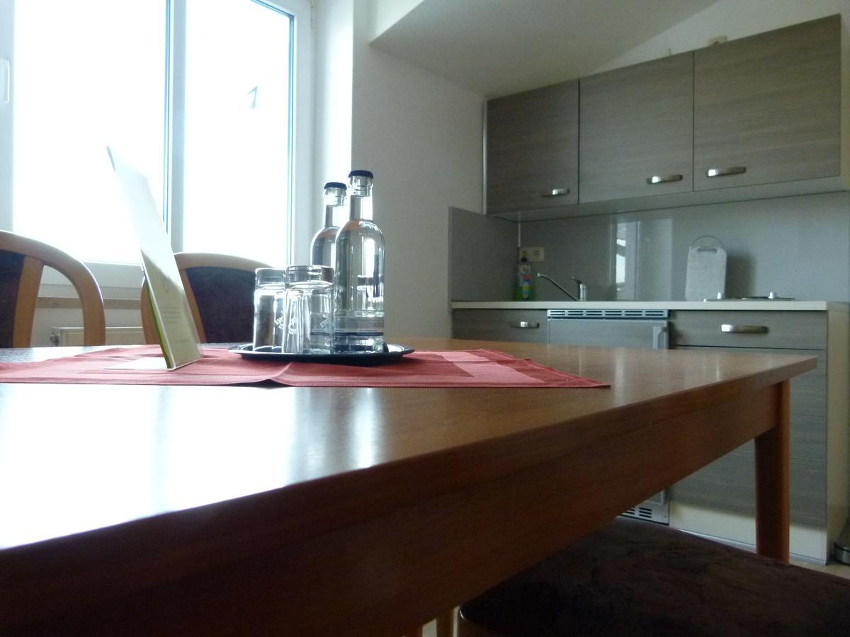 Hotel-Pension Pastow Garni Broderstorf エクステリア 写真
